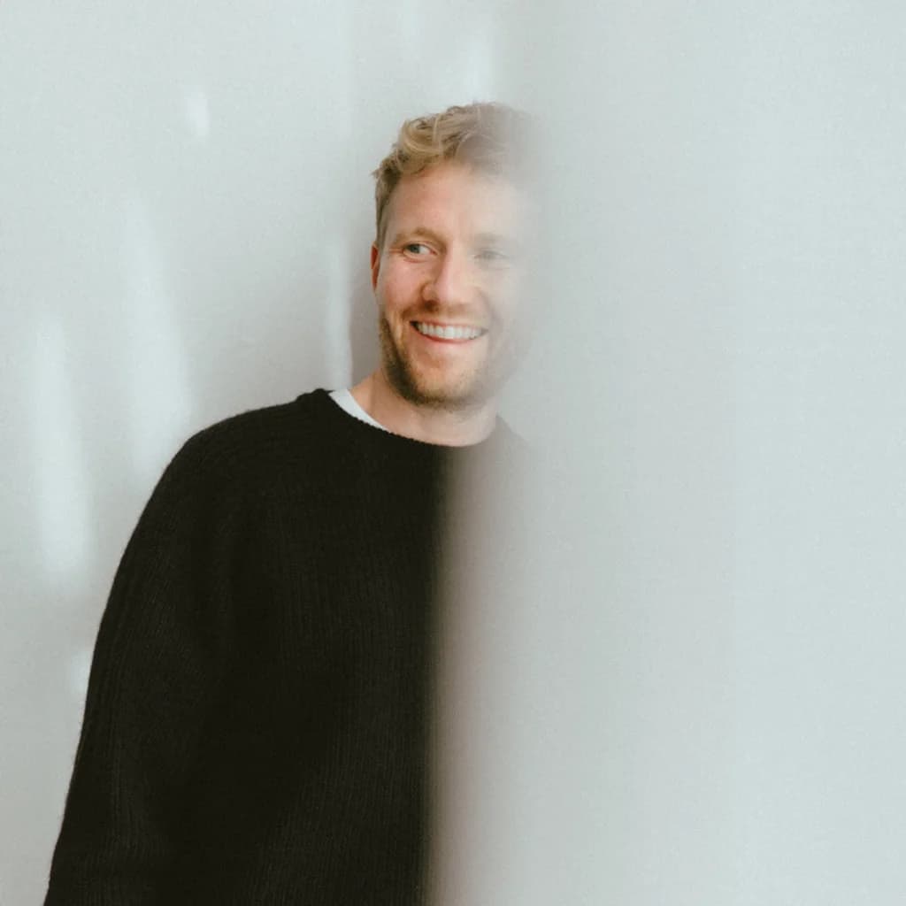 OFlynn (LIVE) at YES Pink Room