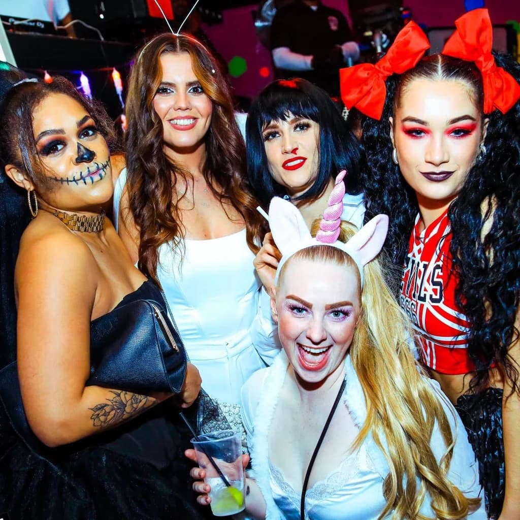 R'n'B LDN HALLOWEEN: The Old Skool R'n'B Day Party at Rae's At Omeara